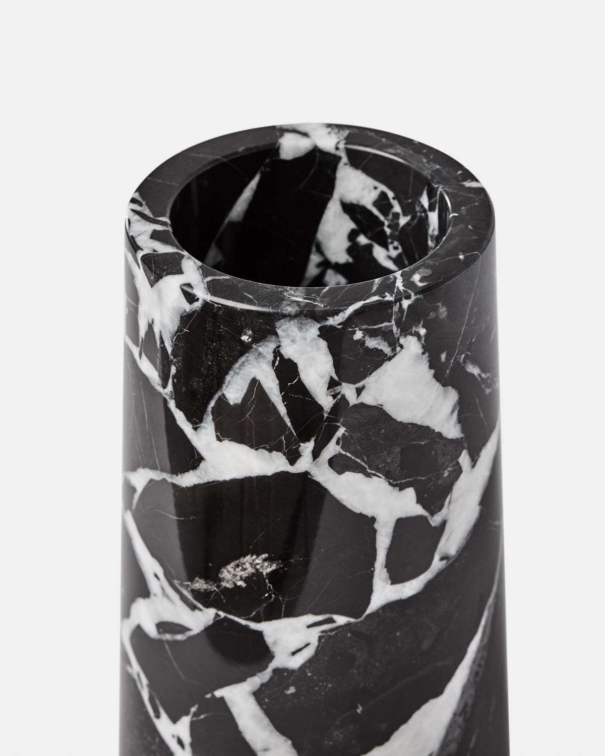 Nilo Vase | Grand Antique